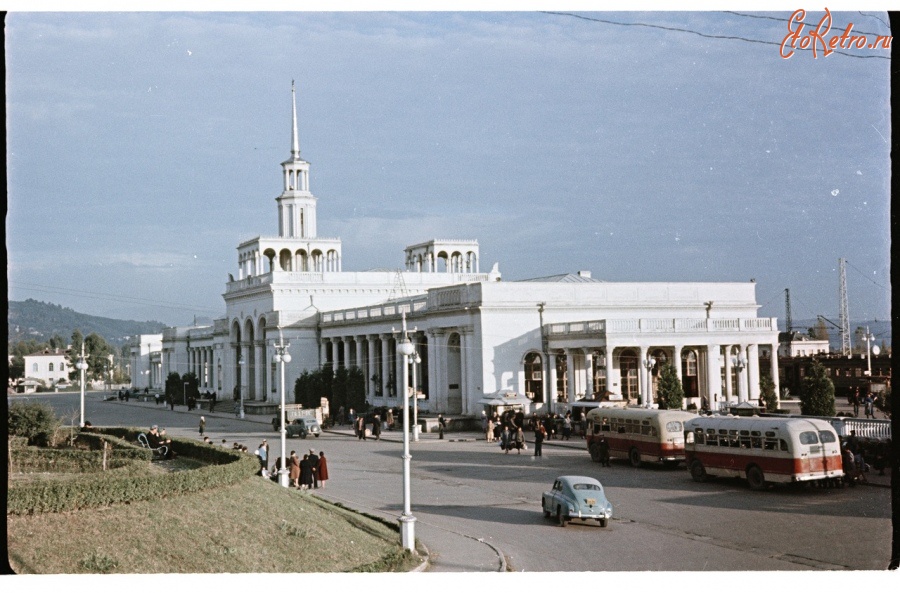 Открытка Сухуми. Улица Ленина, 1955 год