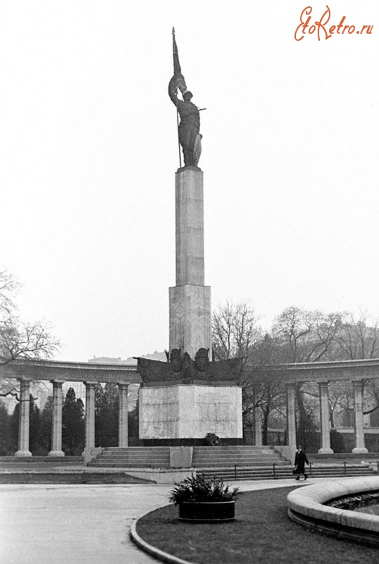 Вена - Памятник советским воинам, павшим за освобождение Вены