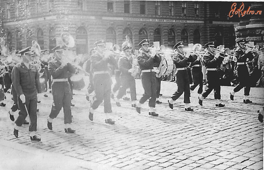 Вена - Вена. Парад союзнических войск 8 мая 1955 года в честь 10-летия Победы во второй Мировой войне. Идут английские войска.Это был последний совместный парад союзников.