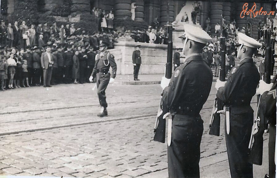 Вена - Вена. Парад союзнических войск 8 мая 1955 года в честь 10-летия Победы во второй Мировой войне. Это был последний совместный парад союзников.