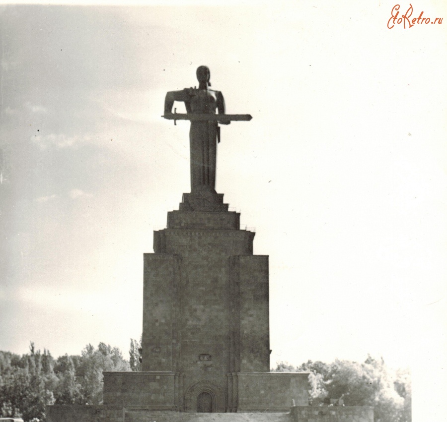 Ереван - Памятник 