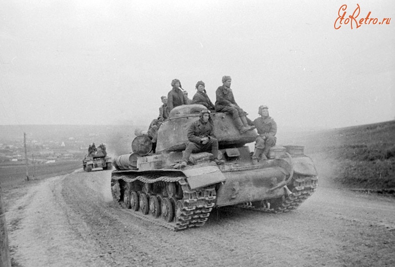 Румыния - Советские танки Т-34 на подступах к городу Плоешти