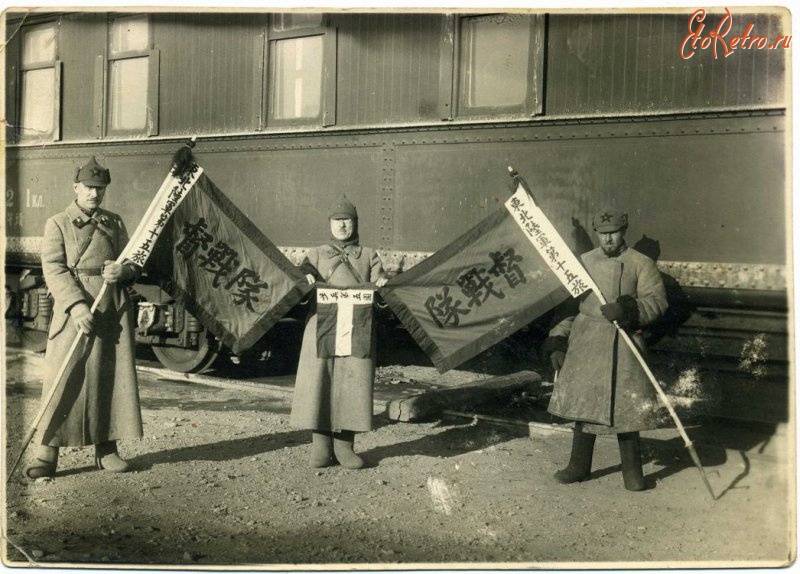 Китай - Бойцы Красной армии с захваченными Гоминьдановскими знамёнами-  1929 г.
