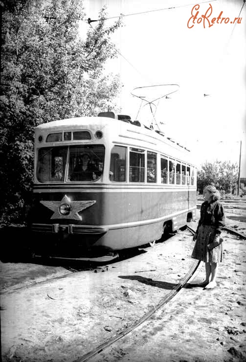 Трамвай куйбышева. КТМ-1 Харьков 1959. Троллейбус 1942. Трамвай Куйбышев. Старый трамвай в Самаре.
