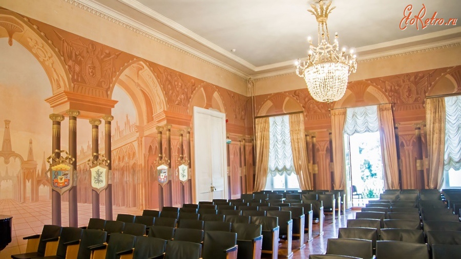 Дубровицы - Гербовый зал в усадебном доме в Дубровицах