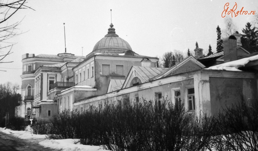 Михайловское - Главный дом усадьбы Михайловское-Церковь Михаила Архангела - Михайловское Россия , Москва , Троицкий АО