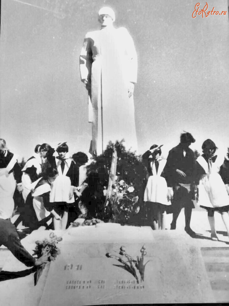 Ровеньки - Клименково. Братская могила советских воинов, погибших в годы ВОВ.