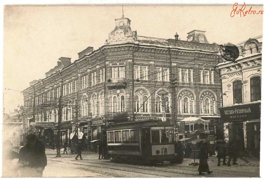 Саратов - Саратов,улица Московская.Вагон Ragheno №37  следует по 1-й (Ильинской)  линии.