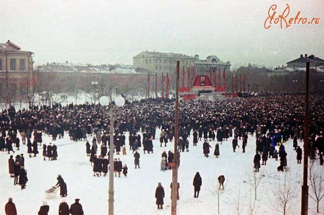 Саратов - Митинг на площади Революции в день смерти И.В.Сталина 5 марта 1953г.