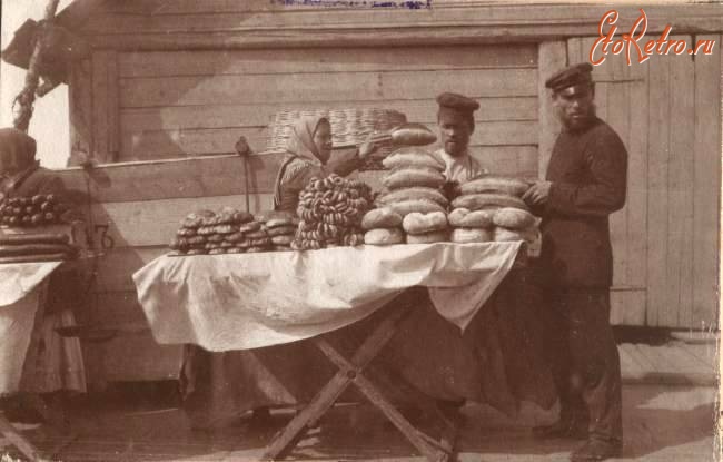 Саратов - Продажа булок на саратовской пристани