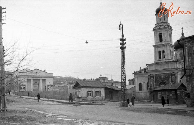 Саратов - Духосошественский собор и кинотеатр 