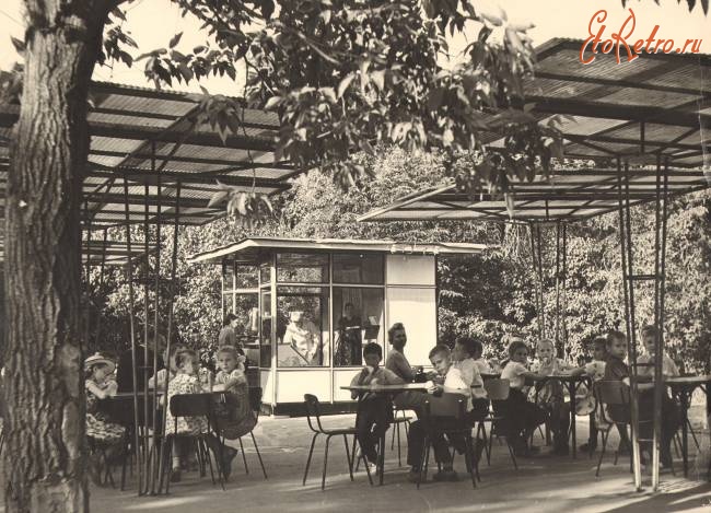 Саратов - Летнее кафе в парке Липки