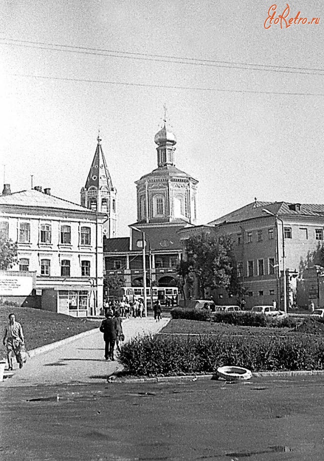 Саратов - Вид на Свято-Троицкий собор от речного вокзала