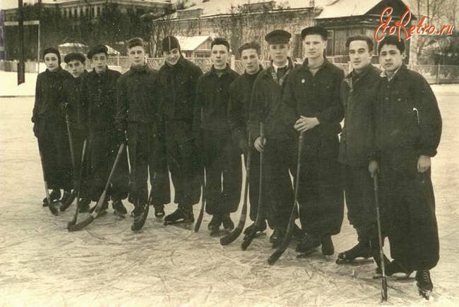 Саратов - Хоккеисты в городском парке