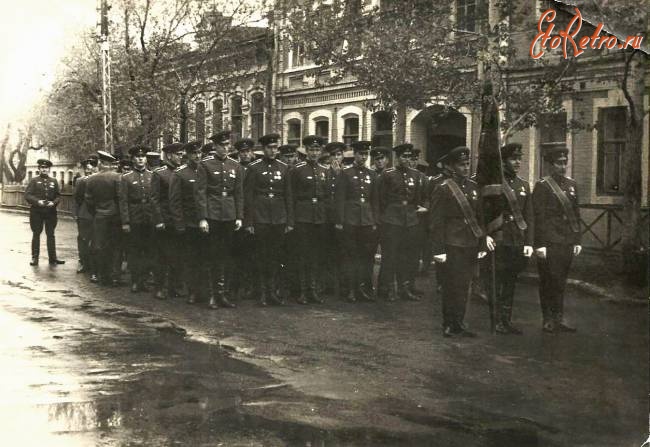 Саратов - Построение курсантов артиллерийского училища перед парадом