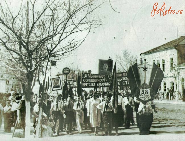 Саратов - Демонстрация на улице Чапаева