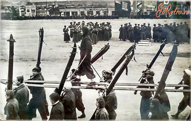 Саратов - Лыжники на демонстрации 7 ноября 1935 г.