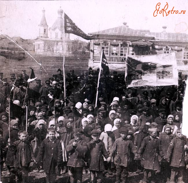 Саратов - Первомайская демонстрация в селе Сосновка