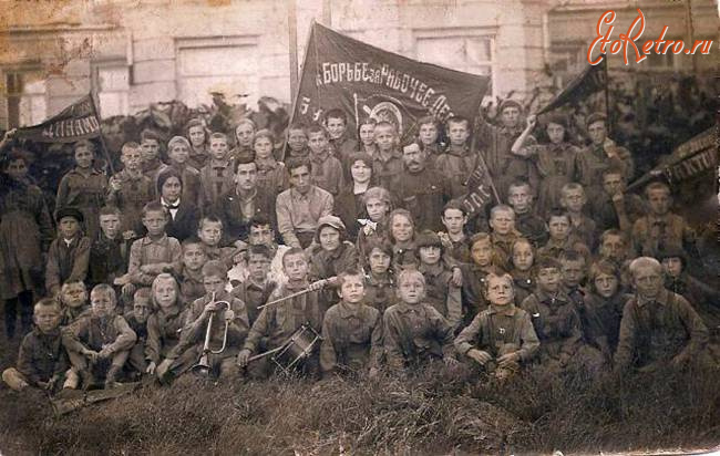 Саратов - Пионерский отряд при университете им.Н.Г.Чернышевского