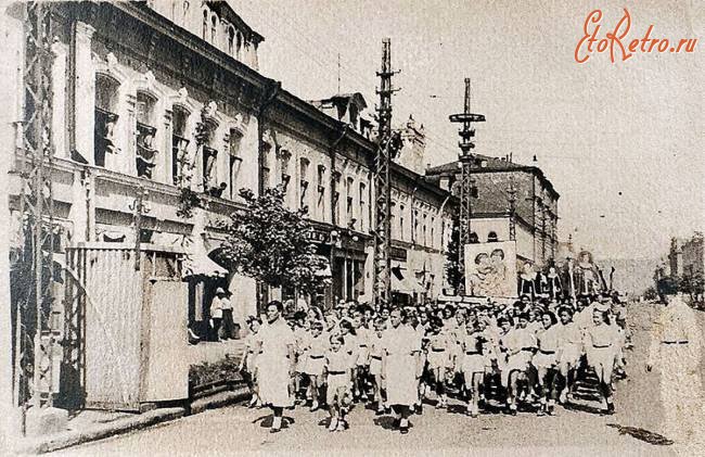 Саратов - Демонстрация на улице Радищева