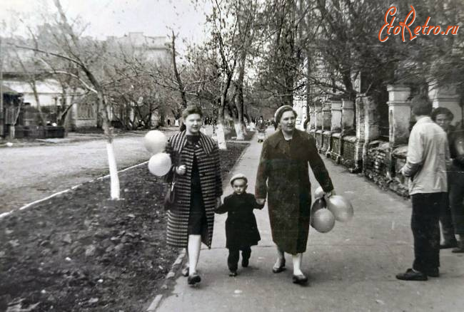 Саратов - 1 мая 1963 года на Пугачевской улице