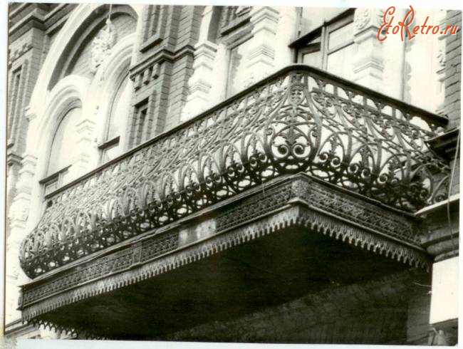 Саратов - Балкон на фасаде гостиницы 