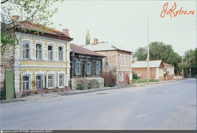 Саратов - Улица Челюскинцев между  улицами  Некрасова и Комсомольской