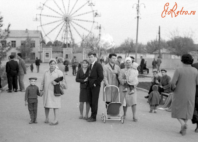 Саратов - Колесо обозрения в городском парке