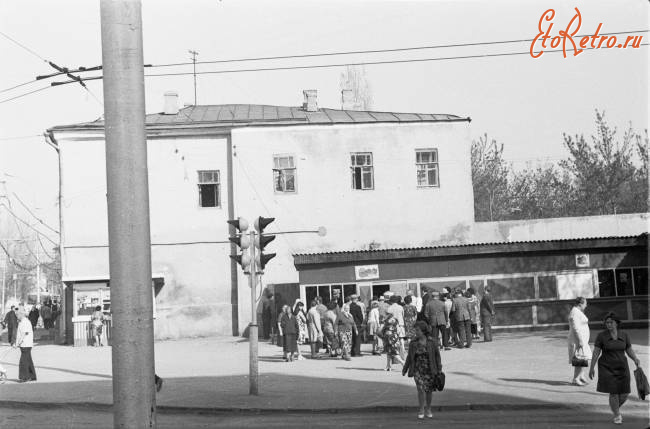 Саратов - Овощная лавка на углу проспекта Ленина и улицы Чернышевского