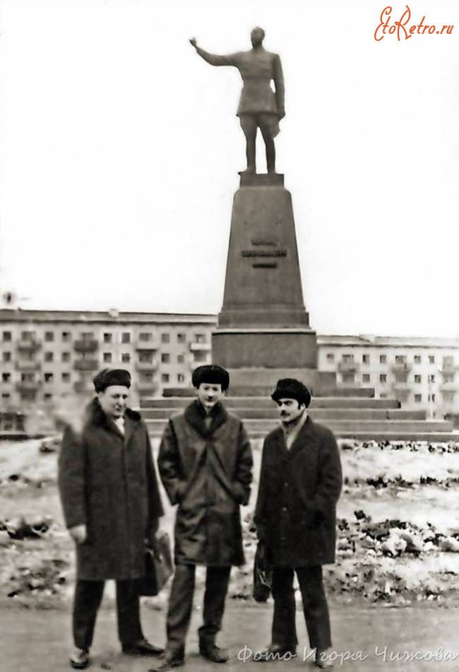 Саратов - Памятник Ф.Э.Дзержинскому на Привокзальной площади