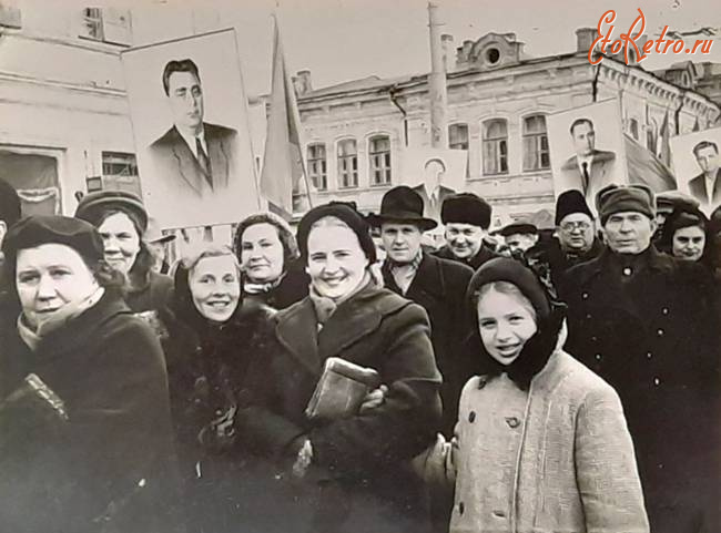 Саратов - Демонстрация 7 ноября 1959 г. на улице Ленина