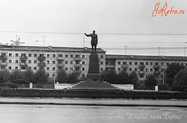 Саратов - Памятник Ф.Э.Дзержинскому на Привокзальной площади