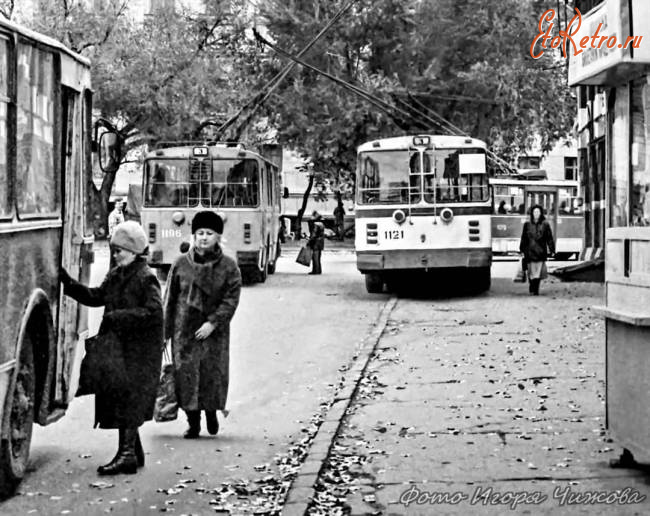 Саратов - Конечная остановка троллейбусов маршрута №3 на Театральной площади