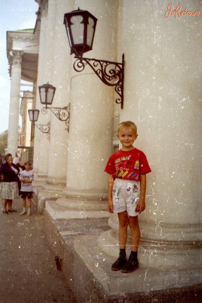 Саратов - У музея краеведения