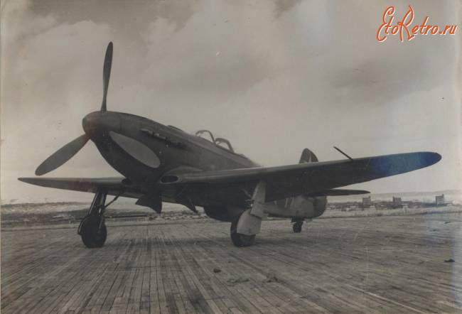 Саратов - Самолет Як-3-105 на аэродроме авиазавода
