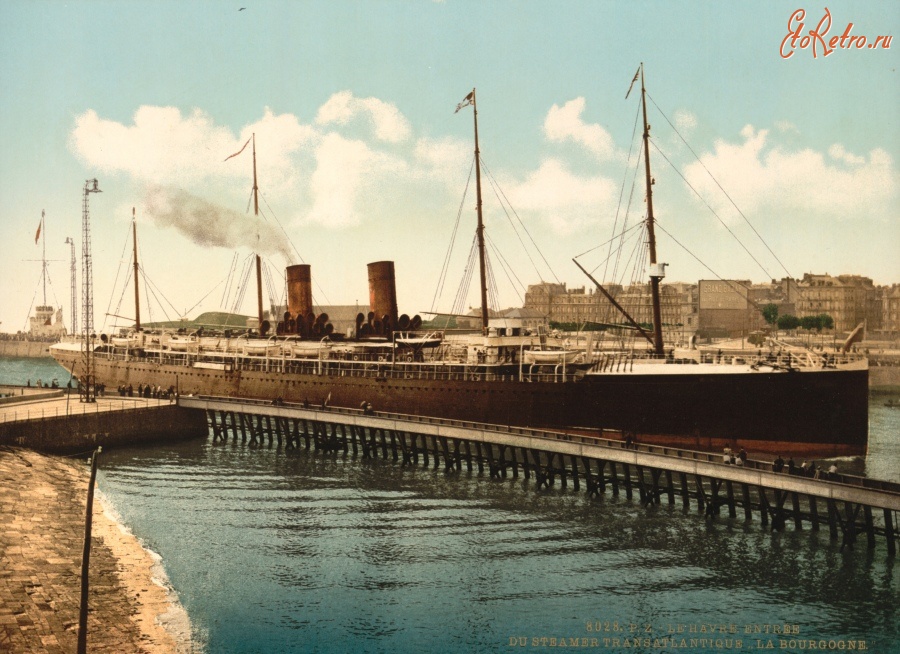 Франция - Transatlantic steamer La Bourgogne entering the port of Le Havre