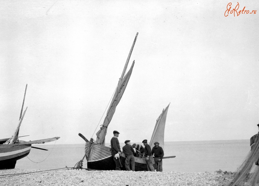 Франция - Fishermen, Etretat, Normandy Франция