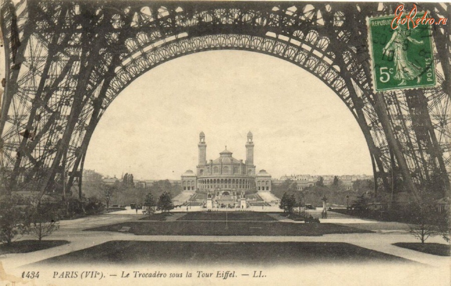 Париж - Le Trocad?ro sous la Tour Eiffel Франция , Метрополия Франция , Иль-де-Франс , Париж