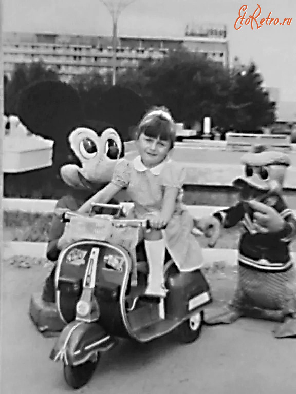 Караганда - Возле ЦУМа.