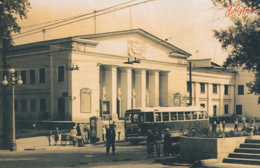 Алма-Ата - ТЮЗ. 1960 г. Улица Калинина.