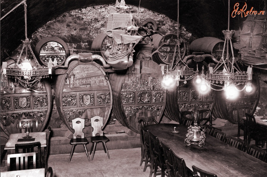 Старые магазины, рестораны и другие учреждения - Интерьер ресторана Blutgericht - Блютгерихт 1930 год