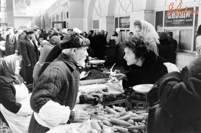 Старые магазины, рестораны и другие учреждения - На рынке советских времен
