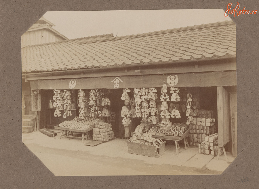 Старые магазины, рестораны и другие учреждения - Обувной магазин в Японии