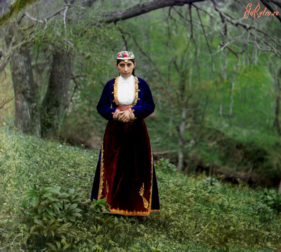 Ретро мода - Армянка в национальном костюме