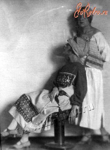 Ретро мода - Лиля Брик и Эльза Триоле в платьях работы Н.Ламановой, 1923 год