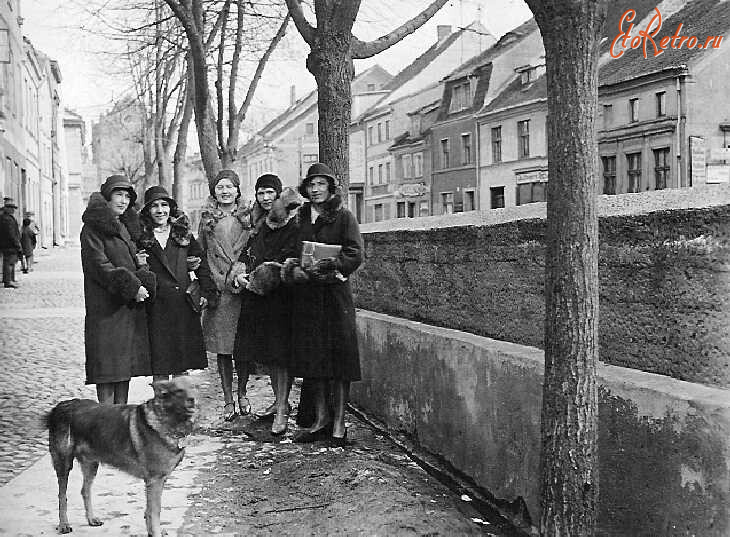 Ретро мода - Дамы из Велау (Знаменск) на улице Большой форштадт (30-е годы ХХ века)