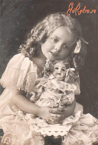 Ретро открытки - Ретро-поштівка.  Дівчинка з лялькою.