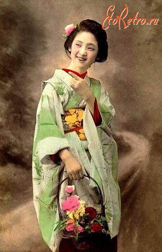 Ретро открытки - Молода японка з вазою квітів.