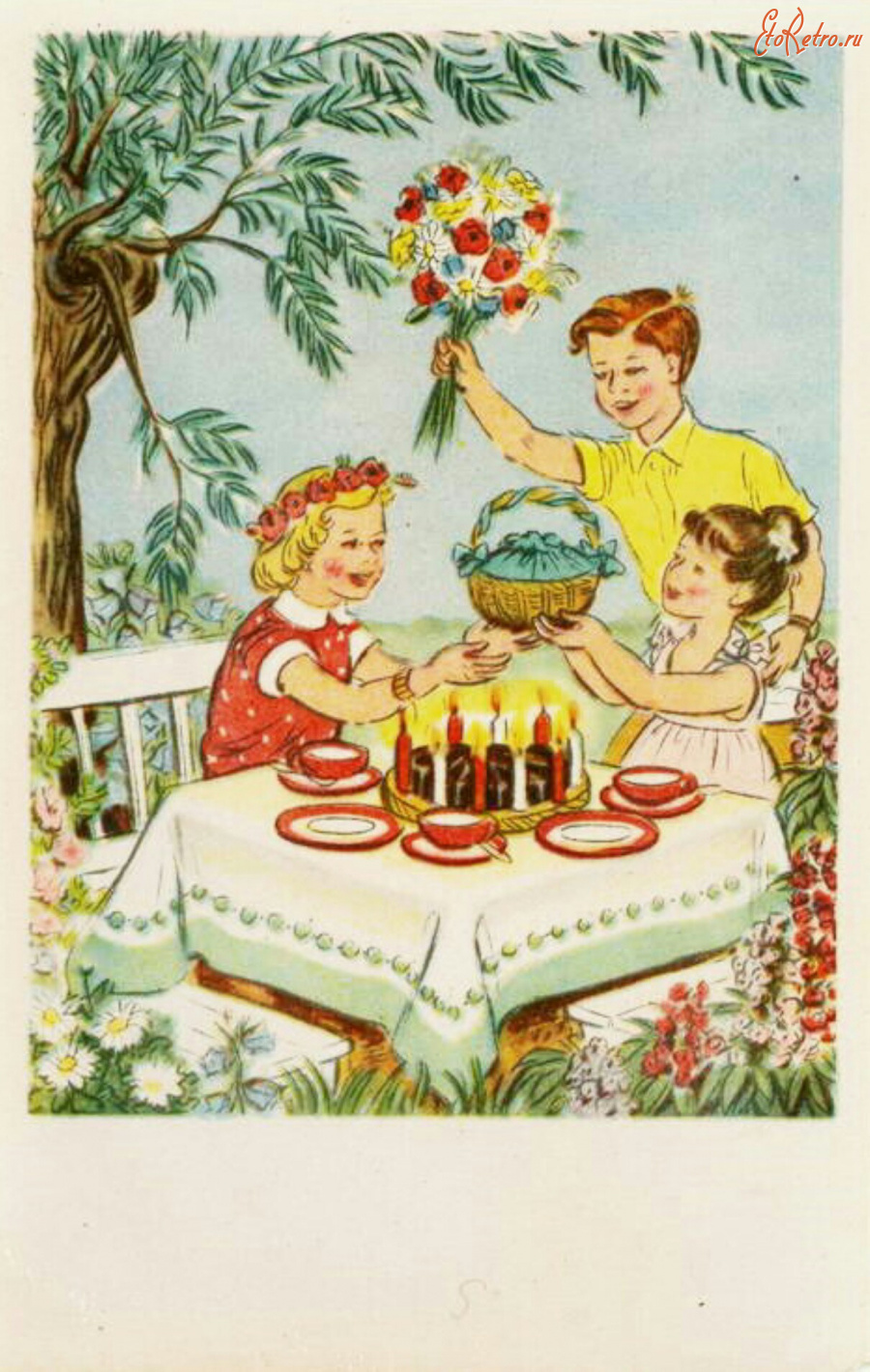 Ретро открытки - Гости с подарками за столиком в саду. С Днём Рождения