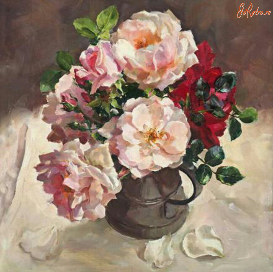 Ретро открытки - Красные и розовые розы в оловянном кувшине